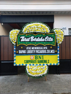 Papan Bunga Duka di Poiru