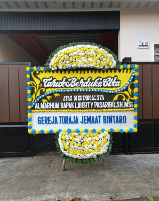 Papan Bunga Duka di Poiru
